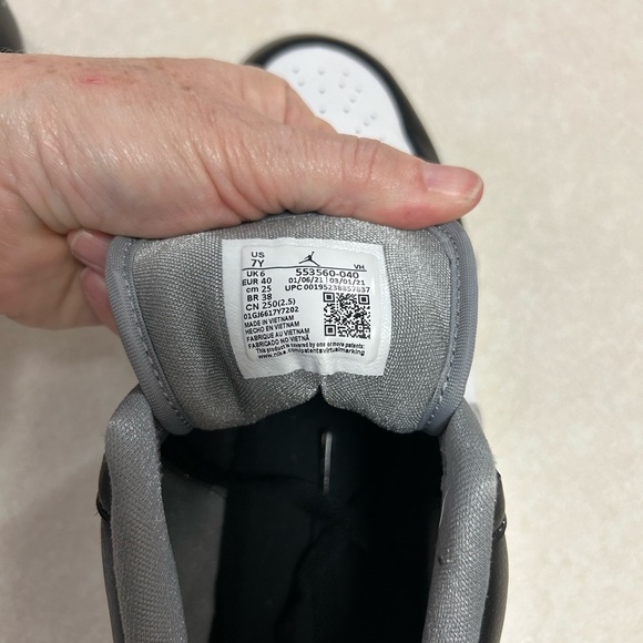 Nike Air Jordan One Low. Sz Yth 7. Womens 8.5. Black and white with gray swoosh. - Picture 5 of 10